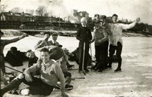 Omklädning på isen efter match mot Södertelje IF 1918
