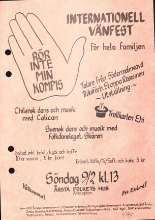 Handskrivet blad med inbjudan till internationell vänfest från Årsta-Enskede kulturkommitté 
