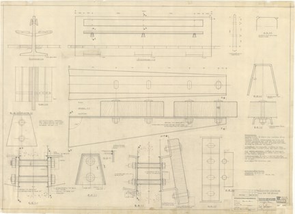 Ritningen är tecknad i blyerts och har mängder av detaljer med beskrivande text rörande material, konstruktion.