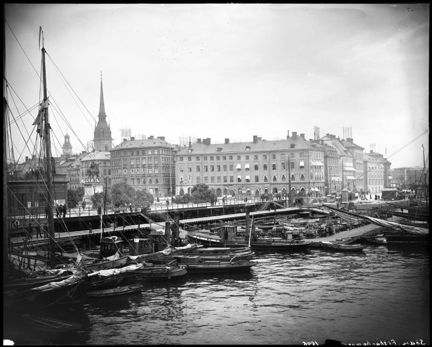 Fiskarhamnen: kajen vid Östra Slussgatan. I bakgrunden Slussplan.