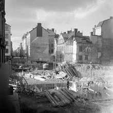 Södergatan under byggnad. Sankt Paulsgatan västerut från Götgatan. Sankt Paulsgatan 4 är rivet